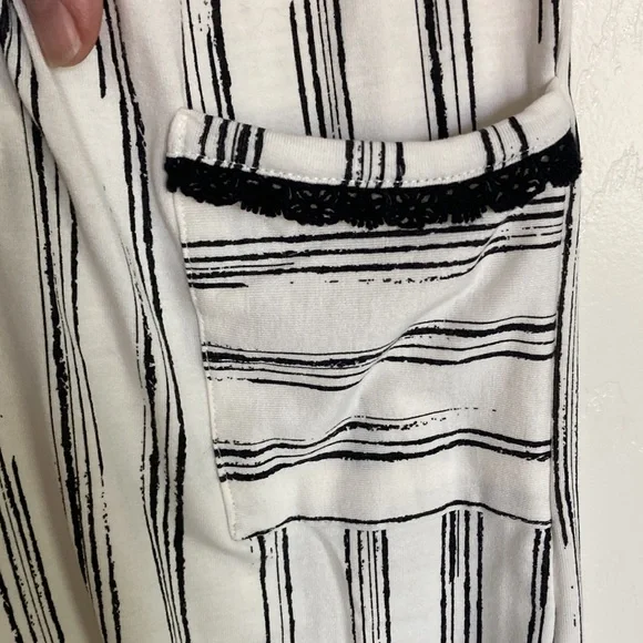 NWOT Jessica Simpson Black And White Jumpsuit Size 2T - Picture 4 of 5